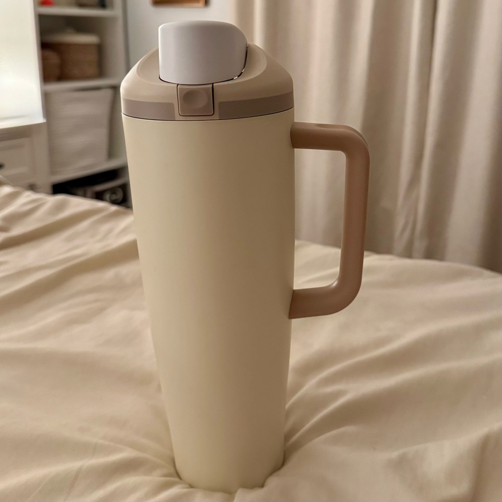 Owala 40oz FreeSip Tumbler.